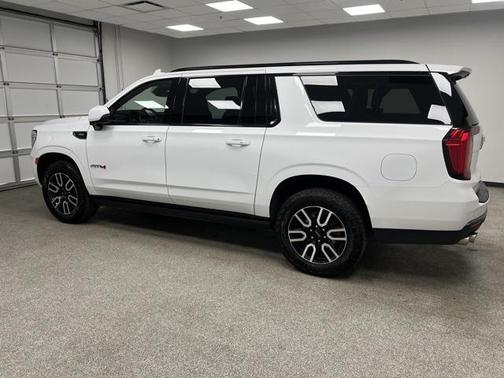 2024 GMC Yukon XL AT4