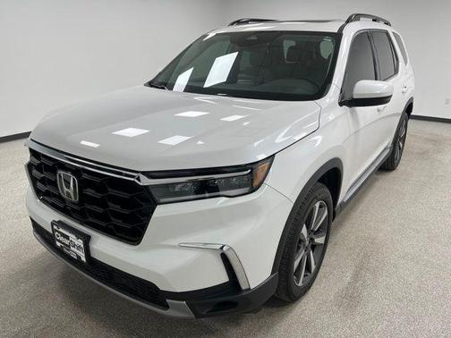 Platinum White Pearl 2025 Honda Pilot Touring 8-Passenger