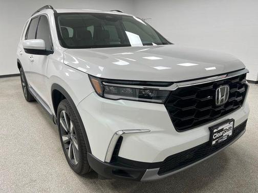 Platinum White Pearl 2025 Honda Pilot Touring 8-Passenger