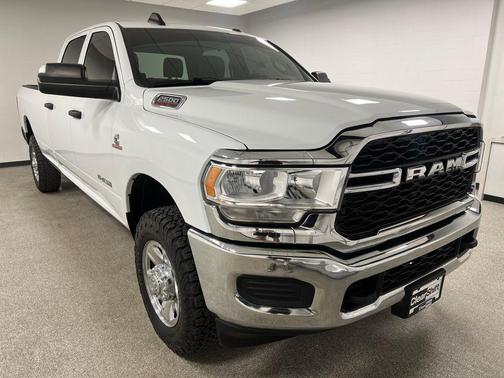 2022 RAM 2500 Tradesman Crew Cab 4x4 8' Box