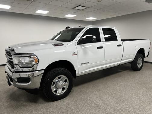 2022 RAM 2500 Tradesman Crew Cab 4x4 8' Box