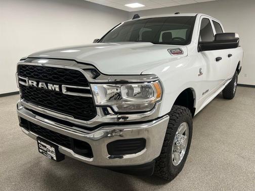 2022 RAM 2500 Tradesman Crew Cab 4x4 8' Box