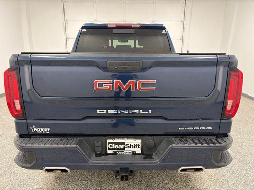 Pacific Blue Metallic 2022 GMC Sierra 1500 Denali