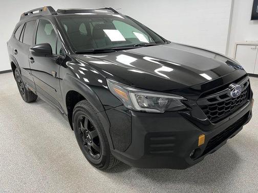 Crystal Black Silica 2022 Subaru Outback Wilderness