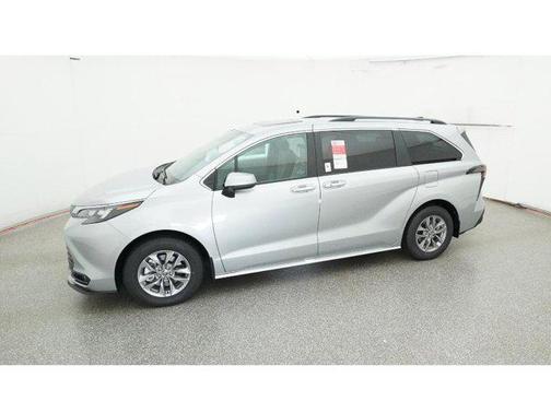 2025 Toyota Sienna XLE 8 Passenger