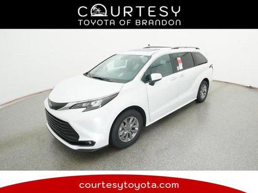 2025 Toyota Sienna XLE