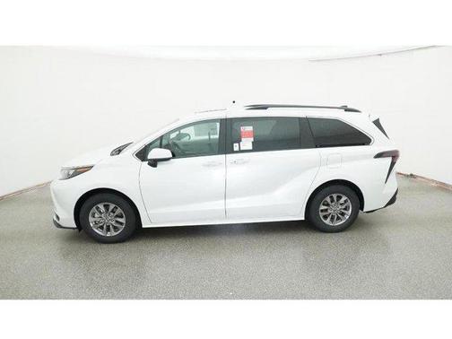 2025 Toyota Sienna XLE