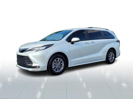 2023 Toyota Sienna XLE