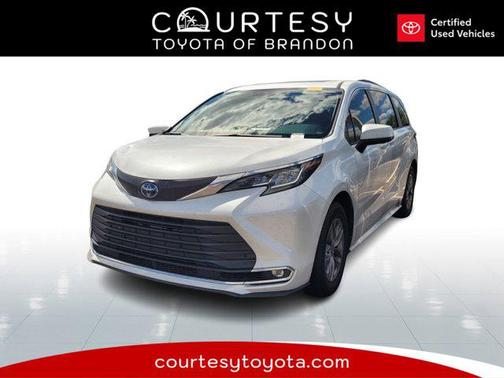 2023 Toyota Sienna XLE