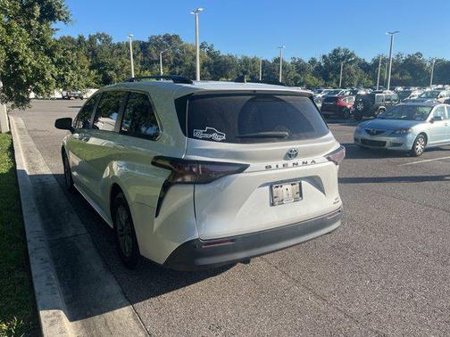 2023 Toyota Sienna XLE
