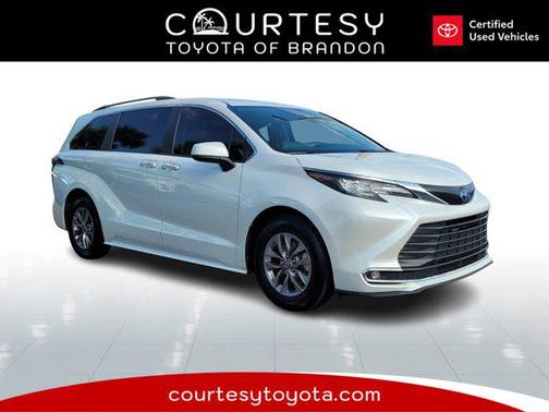 2023 Toyota Sienna XLE