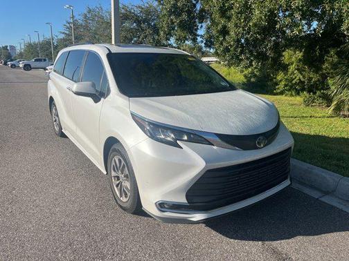 2023 Toyota Sienna XLE
