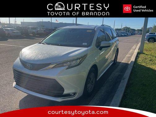 2023 Toyota Sienna XLE