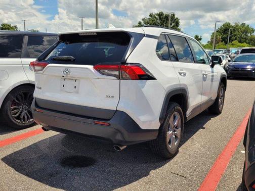 2022 Toyota RAV4 XLE