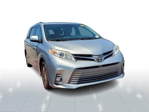 2019 Toyota Sienna XLE