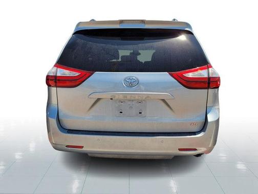 2019 Toyota Sienna XLE