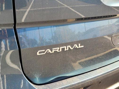 2023 Kia Carnival SX