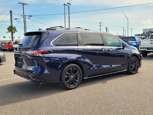 2022 Toyota Sienna XSE 7 Passenger