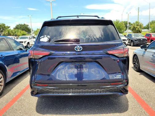 2022 Toyota Sienna XSE 7 Passenger