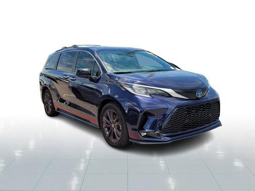 2022 Toyota Sienna XSE 7 Passenger