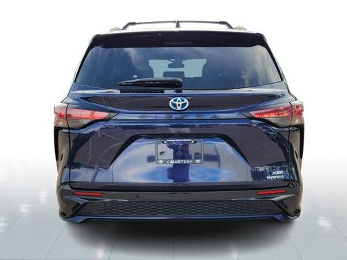 2022 Toyota Sienna XSE 7 Passenger