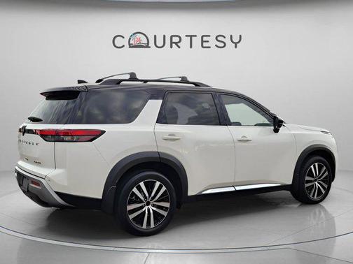 2024 Nissan Pathfinder Platinum FWD