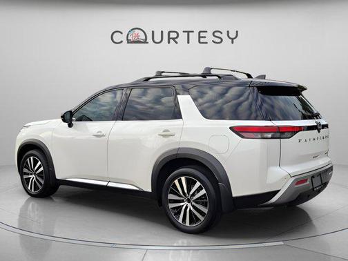 2024 Nissan Pathfinder Platinum FWD