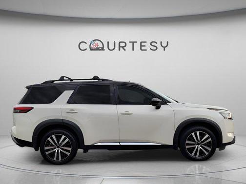 2024 Nissan Pathfinder Platinum FWD