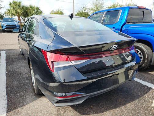 2021 Hyundai ELANTRA SE