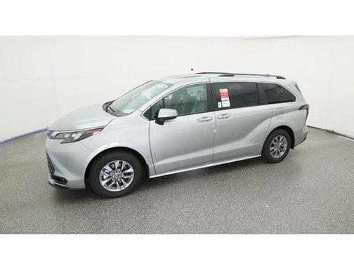 2025 Toyota Sienna XLE