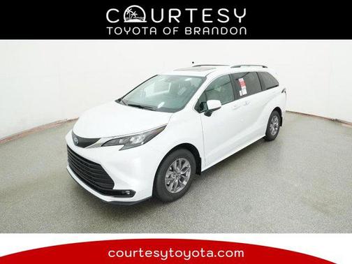 2025 Toyota Sienna XLE 8 Passenger