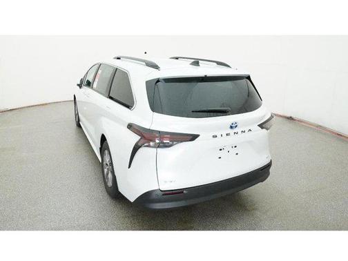 2025 Toyota Sienna XLE 8 Passenger