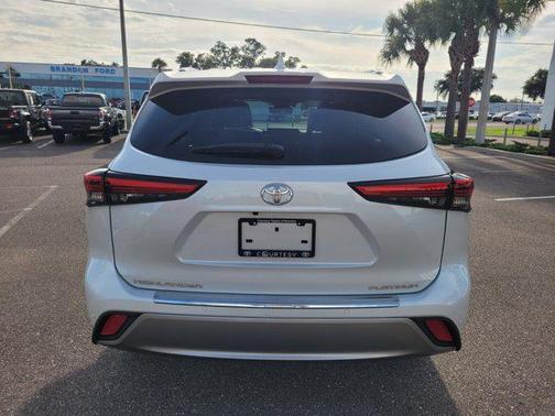 2022 Toyota Highlander Platinum