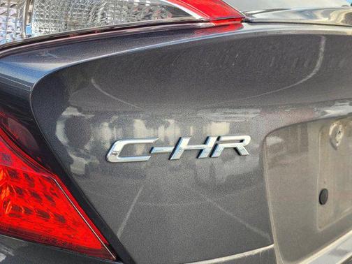 2022 Toyota C-HR XLE
