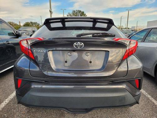 2022 Toyota C-HR XLE