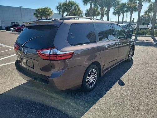 2019 Toyota Sienna XLE Premium