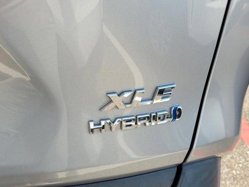 2020 Toyota RAV4 Hybrid XLE
