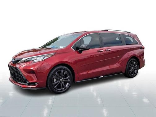2023 Toyota Sienna XSE 7 Passenger