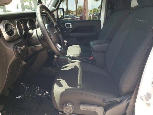 Photo 5 of 40 of 2020 Jeep Wrangler Unlimited Sahara