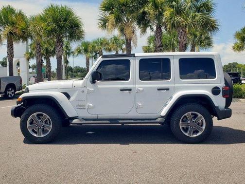 Photo 3 of 40 of 2020 Jeep Wrangler Unlimited Sahara