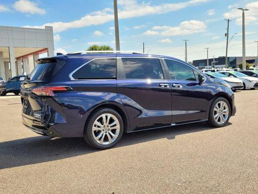 2023 Toyota Sienna Platinum 7 Passenger