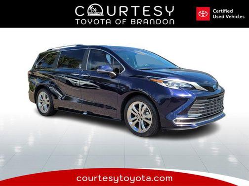 2023 Toyota Sienna Platinum 7 Passenger