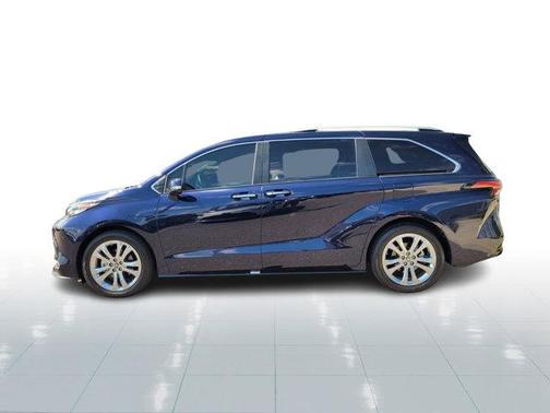 2023 Toyota Sienna Platinum 7 Passenger