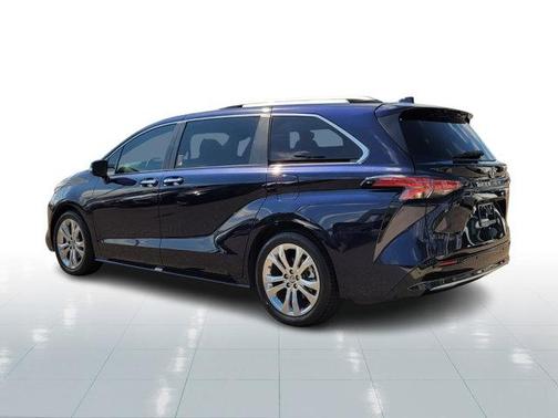2023 Toyota Sienna Platinum 7 Passenger