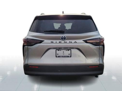 2023 Toyota Sienna LE
