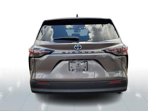 2024 Toyota Sienna XLE 8 Passenger