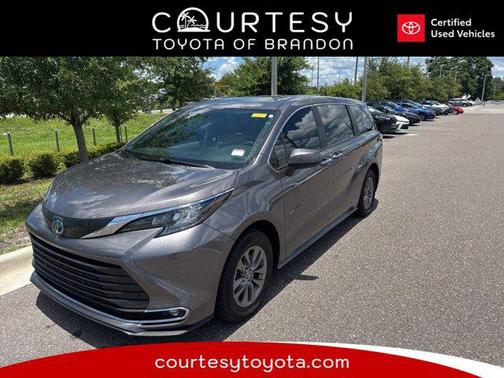 2024 Toyota Sienna XLE 8 Passenger