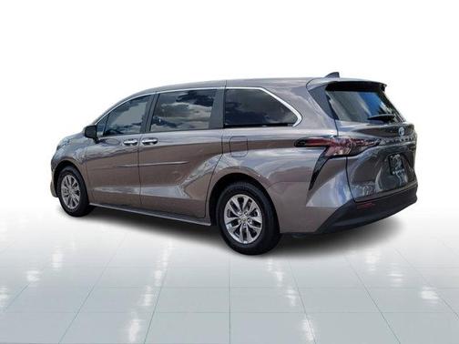 2024 Toyota Sienna XLE 8 Passenger