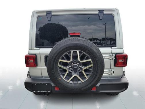 2024 Jeep Wrangler 4-Door Sahara 4x4