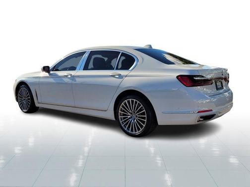 2020 BMW 740 740i